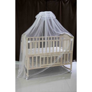 Wooden children's bed with giraffe pattern