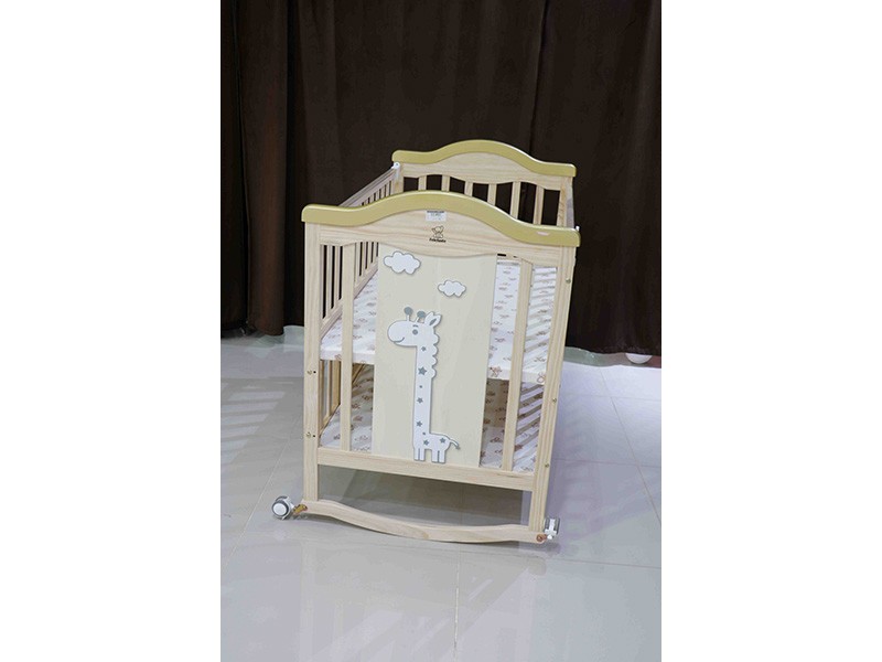 Wooden children's bed with giraffe pattern