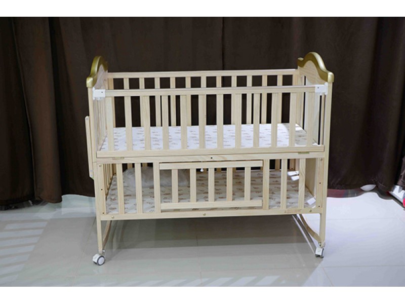 Wooden children's bed with giraffe pattern