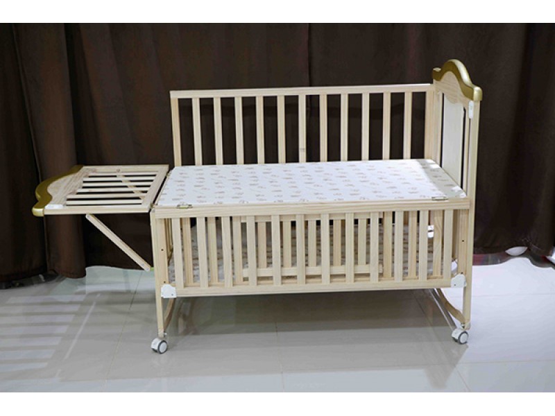 Wooden children's bed with giraffe pattern