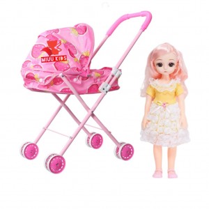 عربية مع دمية كولكا